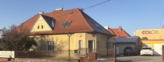 EXKLUZÍVNE IBA U NÁS dom vhodný na podnikanie časť Zobora, Nitra
