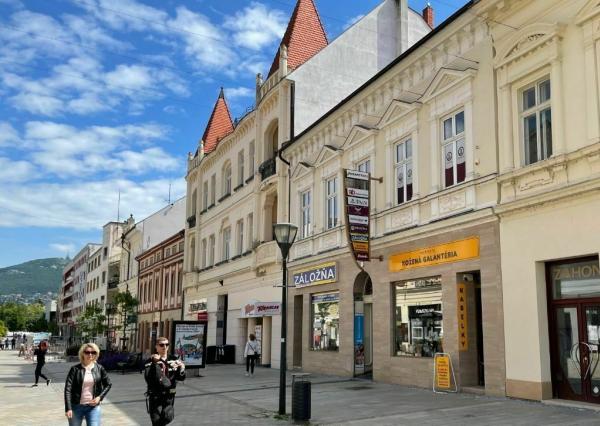 INVESTIČNÁ PRÍLEŽITOSŤ budova priamo v strede pešej zóny, Nitra