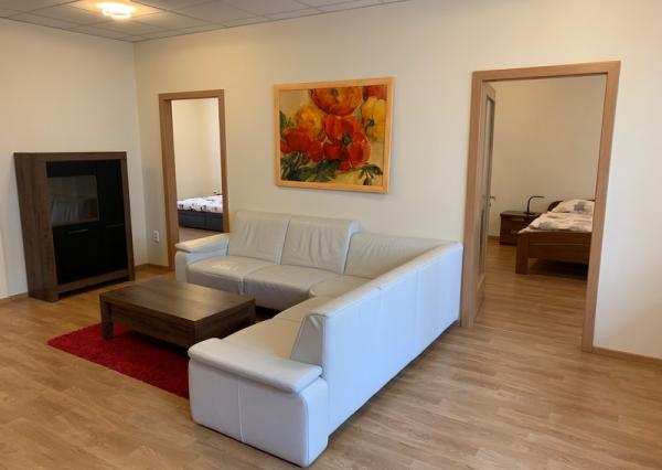 Veľkometrážny 4 izb.byt v centre Nitry na prenájom