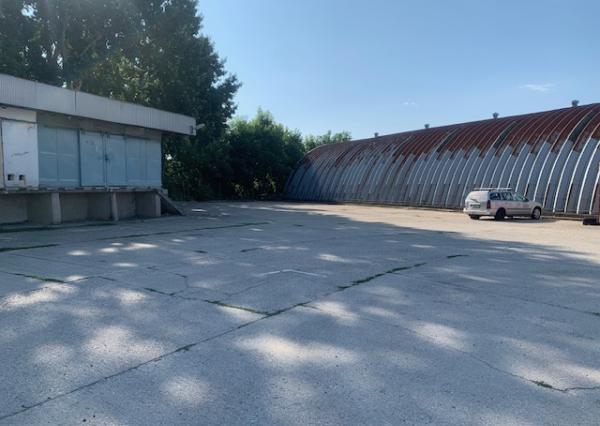 Parkovná /odstavná plocha na prenájom v uzavretom areáli 1318 m2, Nitra Chrenová