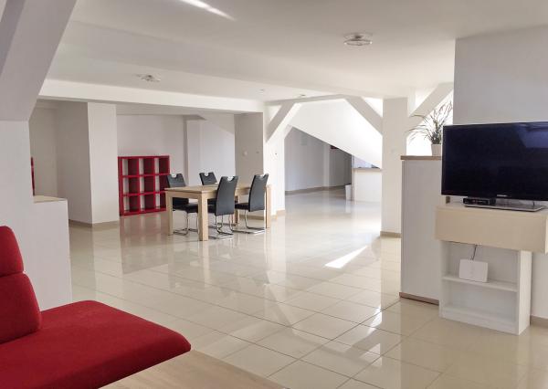 Na prenájom atraktívny 2 izbový podkrovný byt v centre Nitry