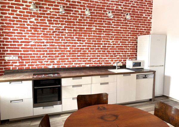 Na prenájom úžasný staromestský 2-izb.byt s parkovacím miestom, Nitra, centrum