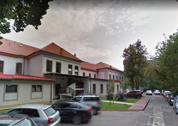 Na prenájom 2 kancelárie v centre, blízko mestského úradu, Nitra