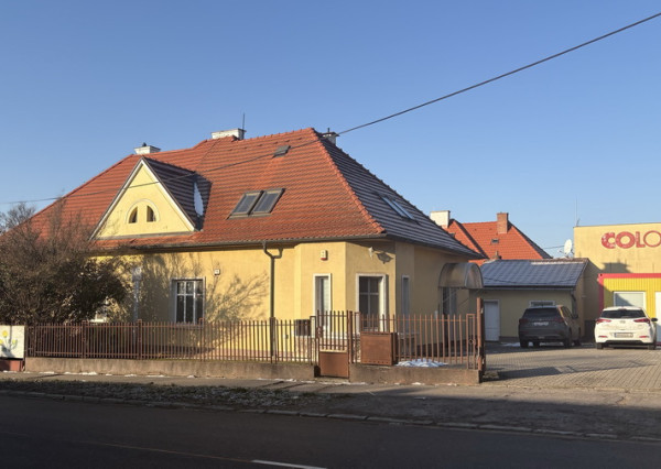 EXKLUZÍVNE IBA U NÁS dom vhodný na podnikanie časť Zobora, Nitra