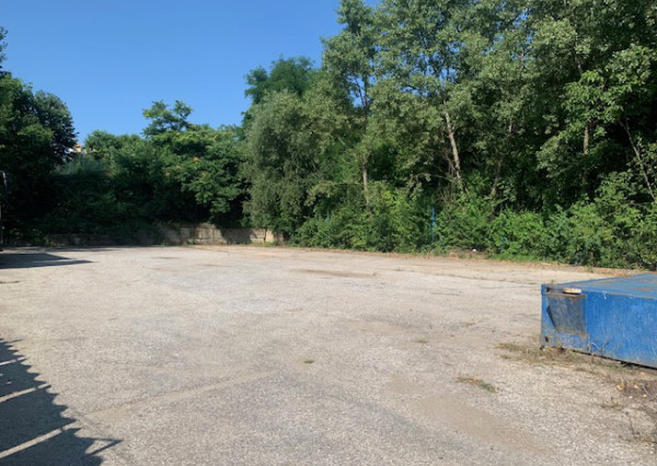 Spevnená plocha na skladovanie v uzavretom areáli Nitra, Pražská