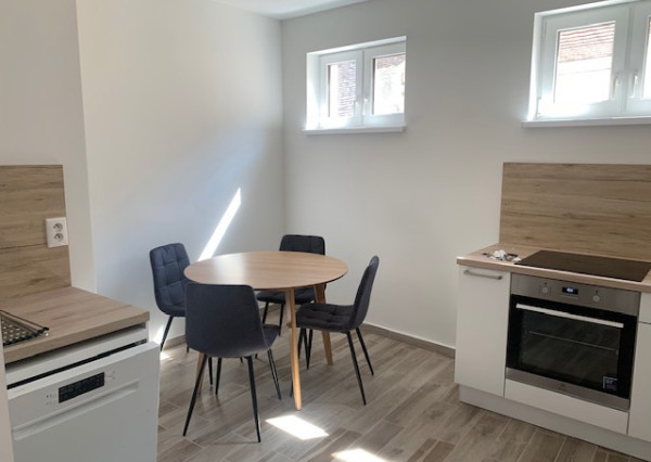 Na prenájom 2-izb.byt, parkovacie miesto , Nitra, centrum