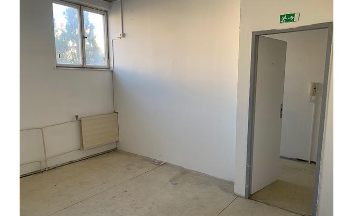 PRENÁJOM skladový priestor, pešia zóna 61 m2, Nitra - fotografia 2